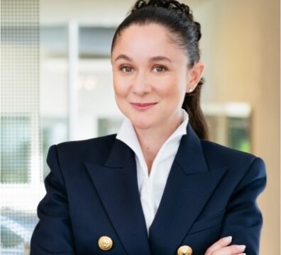 Miriam Schnyder: Transforming Art with Emotion & Glass